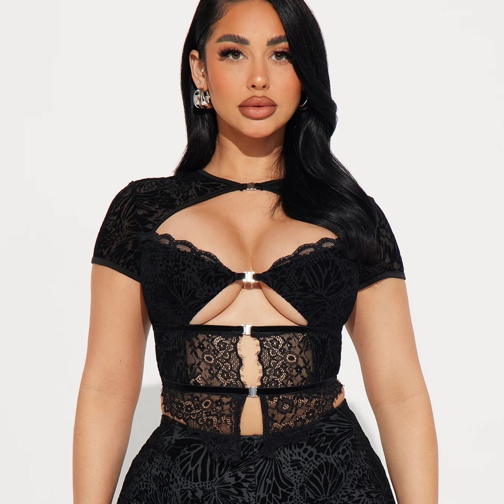 Black lace top fashion Nova